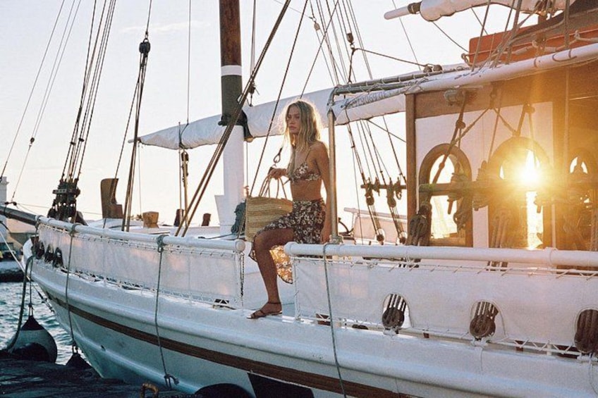 Soothing Sunset Escape: A Wooden Boat Cruise with Cocktails & Finger Food Delights 1