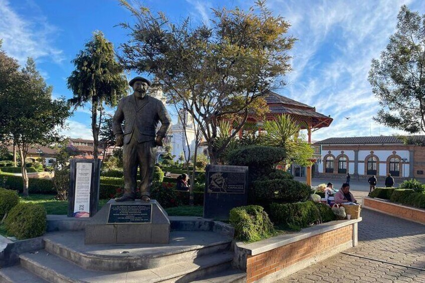 Statue in honor of the actor capulina