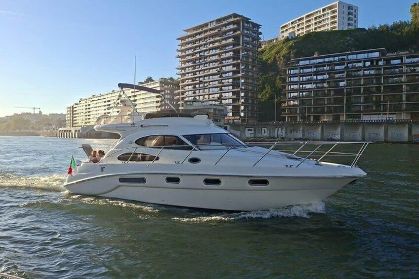 Port : 7 Bridges Cruise, local wine with Sunset Option 5
