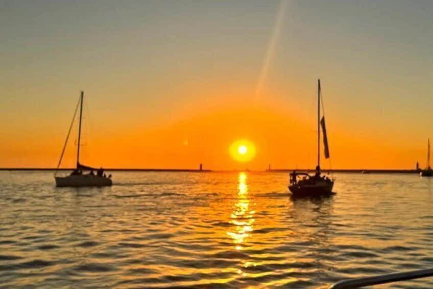 Port : 7 Bridges Cruise, local wine with Sunset Option 4