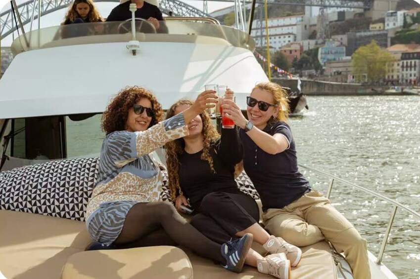 Port : 7 Bridges Cruise, local wine with Sunset Option 2