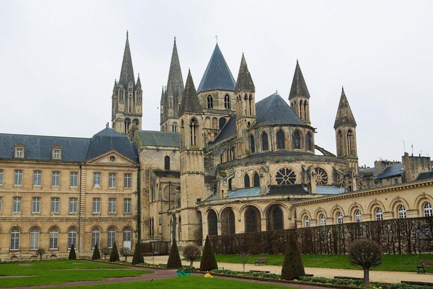 Private Custom Tour with a Local Guide in Caen 3