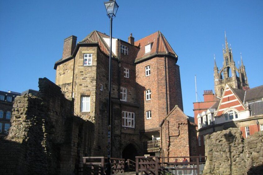 90 minute Old Newcastle Walking Tour - FREE castle entry included 2