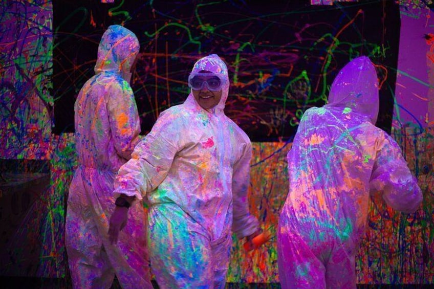 Glow in the Dark Splatter Paint Experience 3