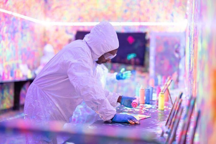 Glow in the Dark Splatter Paint Experience 3