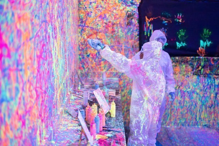 Glow in the Dark Splatter Paint Experience 4