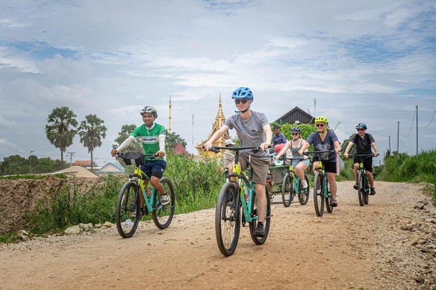 Phnom Penh Silk Island Bike Tour/ E-Bike or Tuk Tuk 3