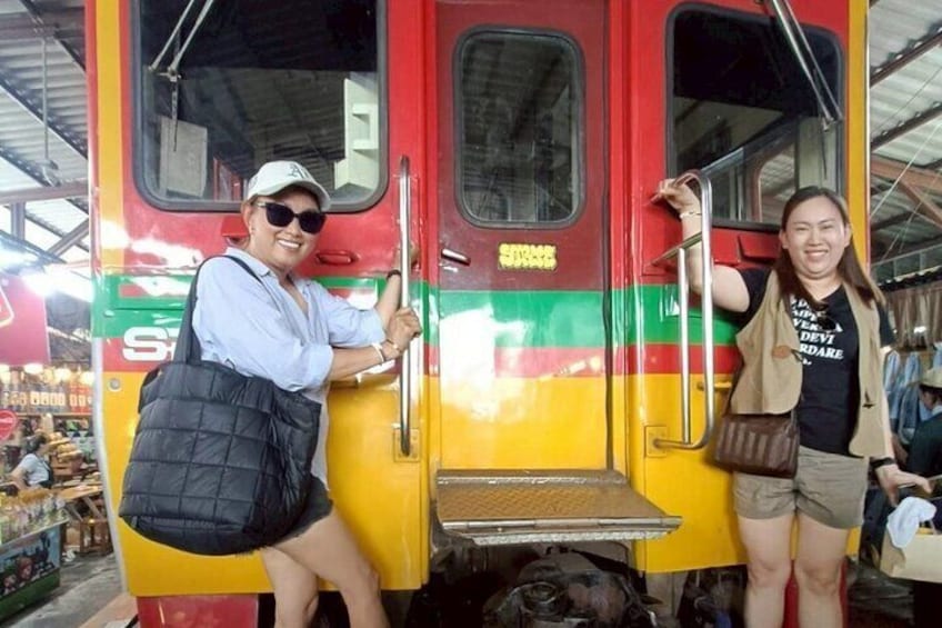 Damnoen Saduak Floating Market & Maeklong Railway From Bangkok