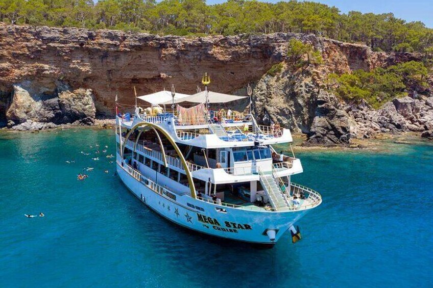 Kemer Mega Star Boat Trip With Hotel Transfer and Lunch 