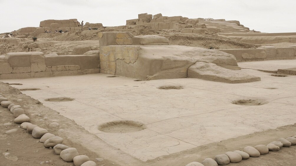 Tour to Huaca Pucllana and Huaca Mateo Salado