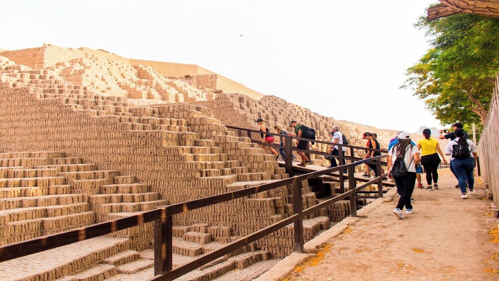 Tour to Huaca Pucllana and Huaca Mateo Salado