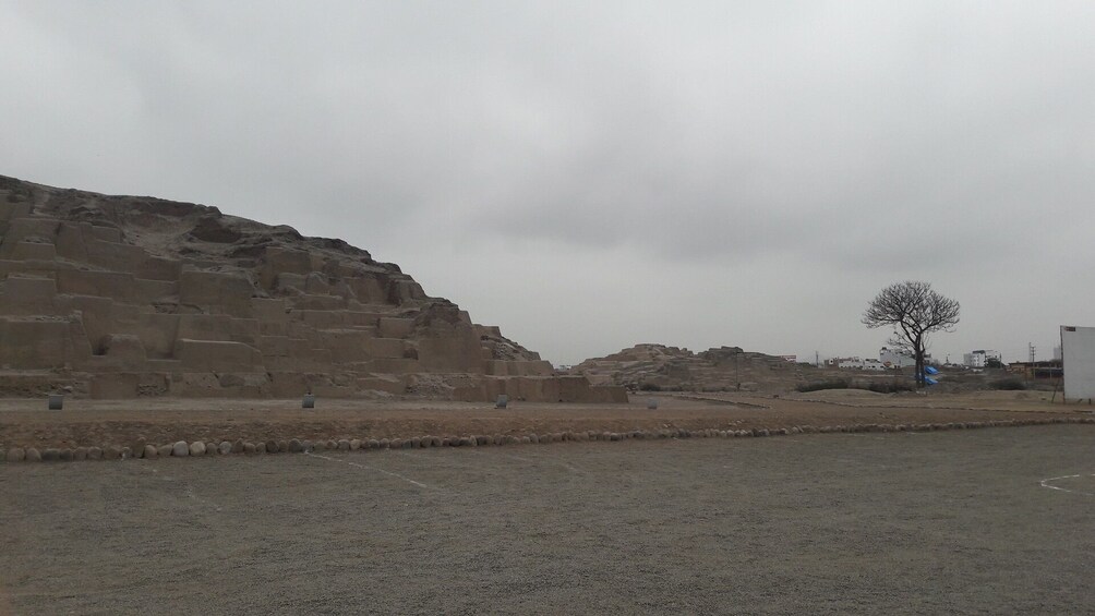 Tour to Huaca Pucllana and Huaca Mateo Salado