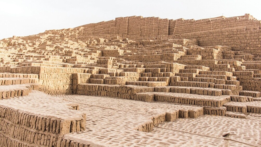 Tour to Huaca Pucllana and Huaca Mateo Salado