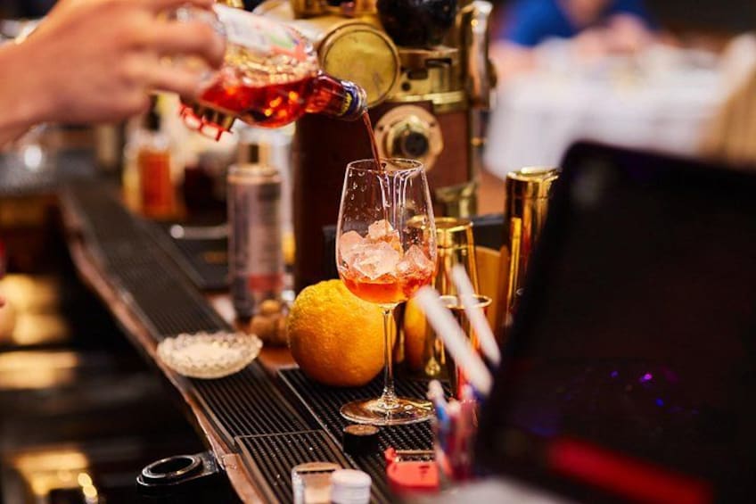 Behold premium mixology from our expert bartenders using the finest ingredients and top-shelf liqueurs. 4