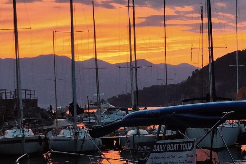 Aperitif on a boat at sunset, Porto Venere and islands 4