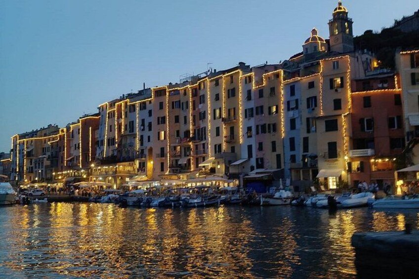 Aperitif on a boat at sunset, Porto Venere and islands 3
