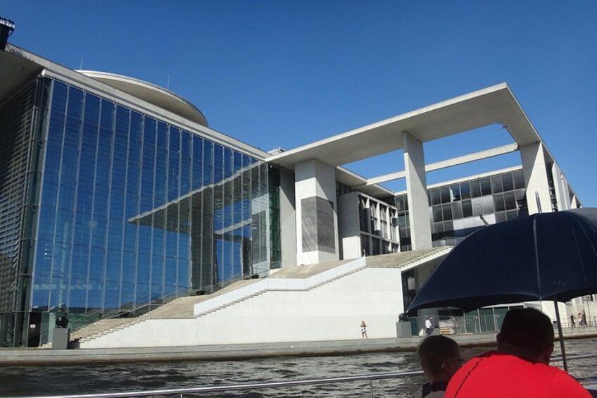 Berlin sightseeing boat tour on the Spree 2