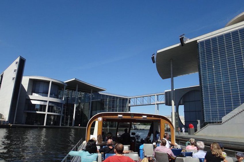Berlin sightseeing boat tour on the Spree 2