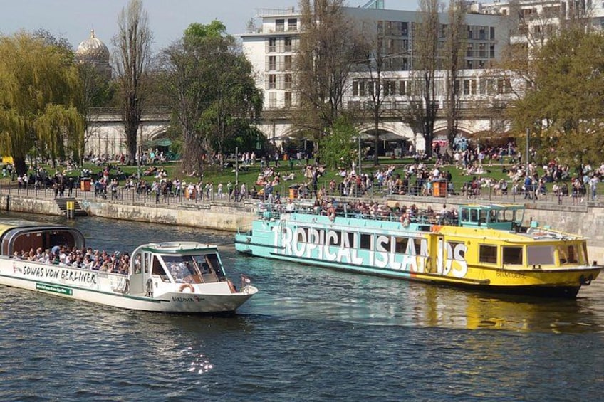 Berlin sightseeing boat tour on the Spree 1