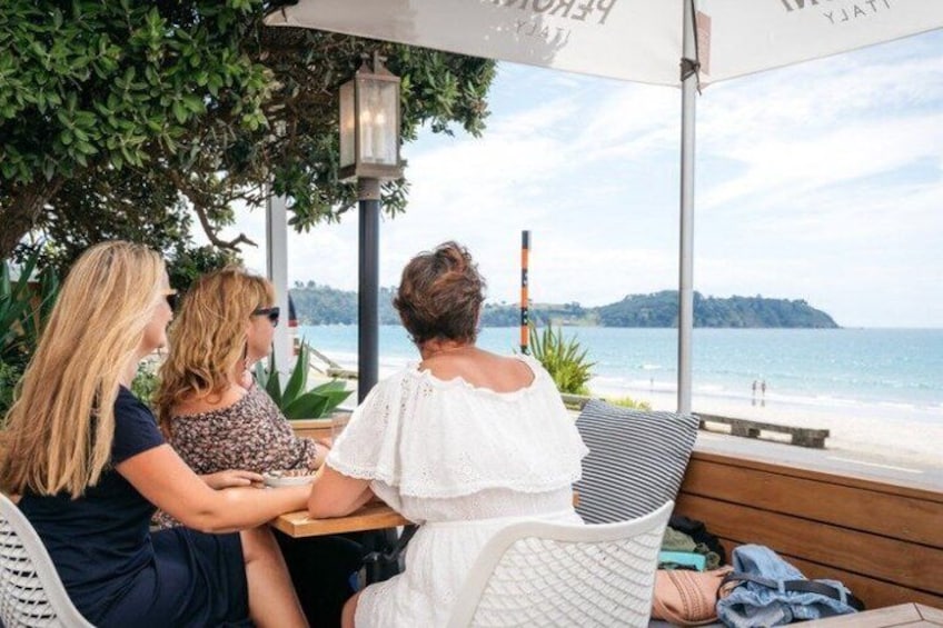Auckland: Waiheke Island Wine Tour + Tastings & Beachfront Lunch 1