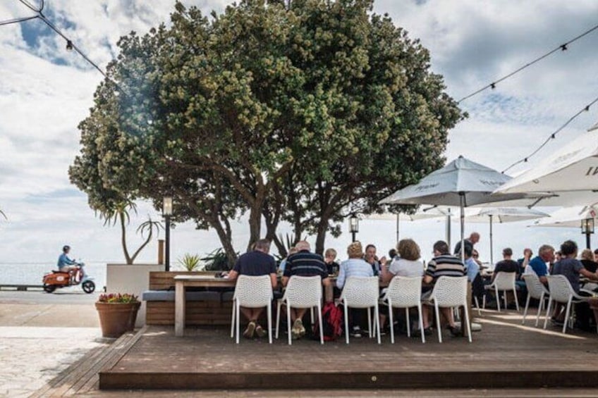 Auckland: Waiheke Island Wine Tour + Tastings & Beachfront Lunch 3