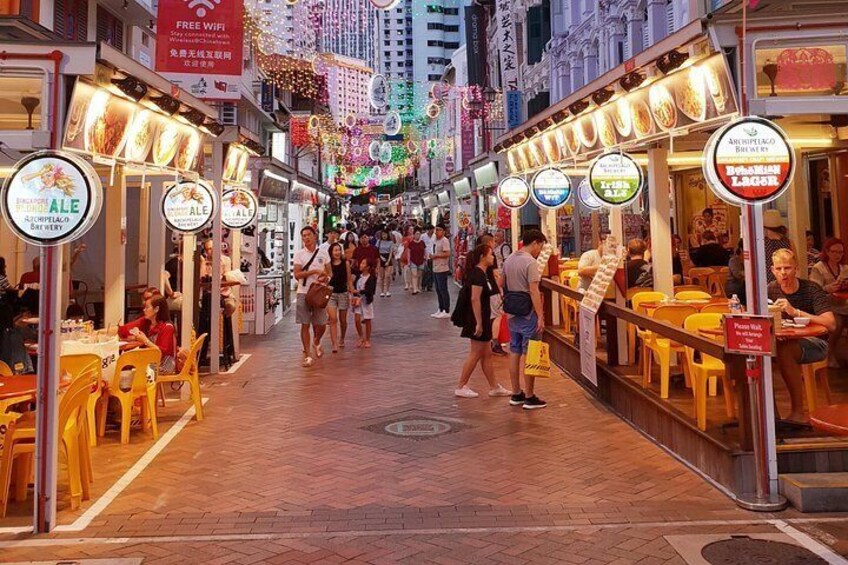 Step into the heart of cultural fusion and vibrant traditions with our Singapore Chinatown tour, where history, flavors, and sights intertwine to create an unforgettable experience. 4