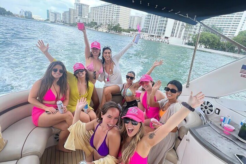 Miami Beach Swim and Dolphin Sightseeing Cruise Aboard a Yacht