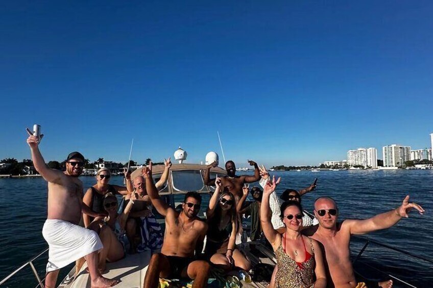 Miami Beach Swim and Dolphin Sightseeing Cruise Aboard a Yacht