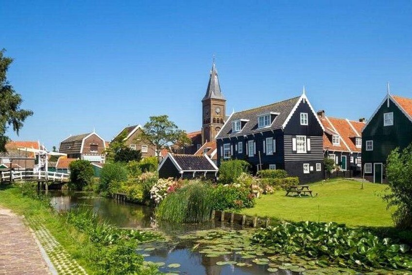 Private Tour to Giethoorn with boat and Zaanse Schans windmills 1