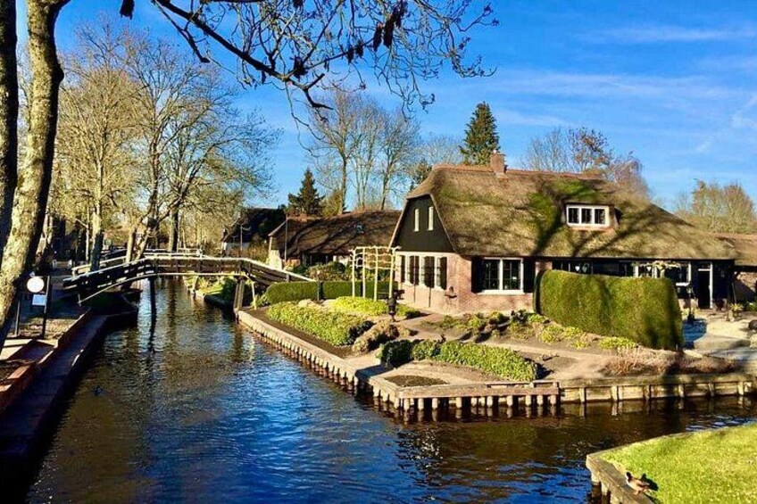 Private Tour to Giethoorn with boat and Zaanse Schans windmills 2