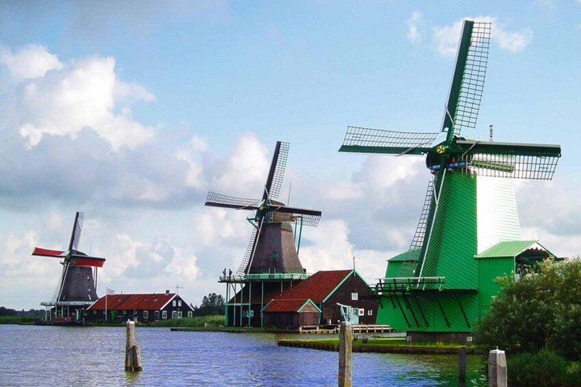 Private Tour to Giethoorn with boat and Zaanse Schans windmills 3