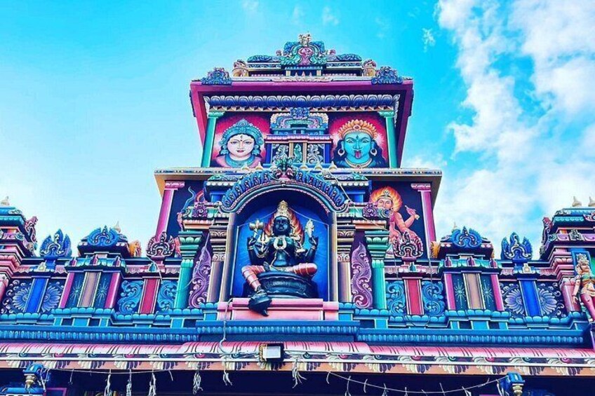 Guided tour of the Karly Hindu temple in Saint Pierre 4