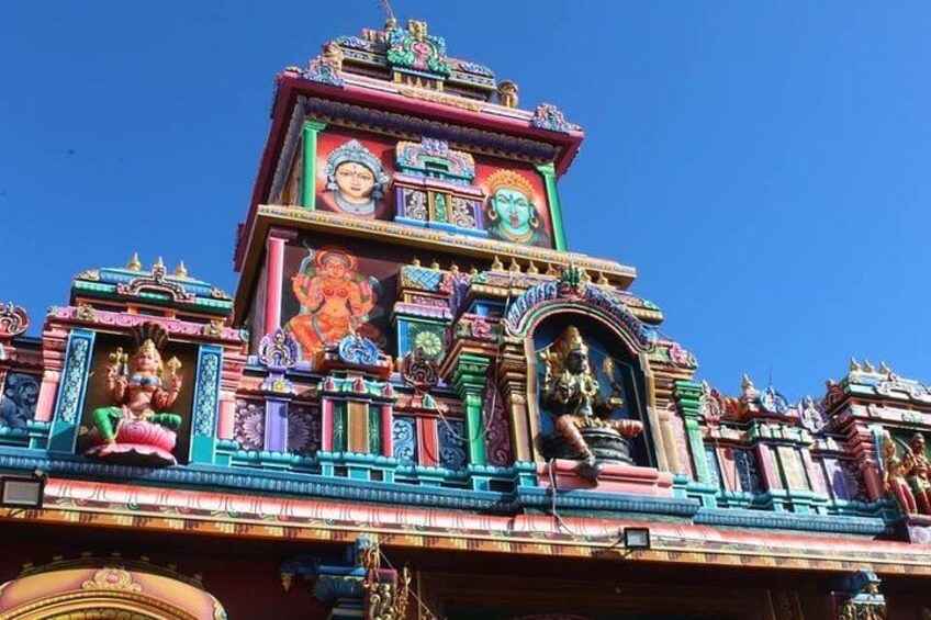 Guided tour of the Karly Hindu temple in Saint Pierre 1