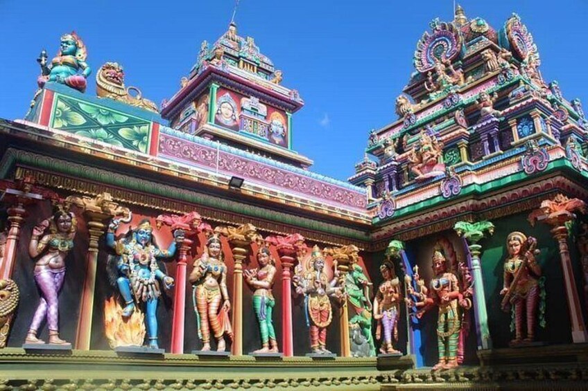 Guided tour of the Karly Hindu temple in Saint Pierre 5