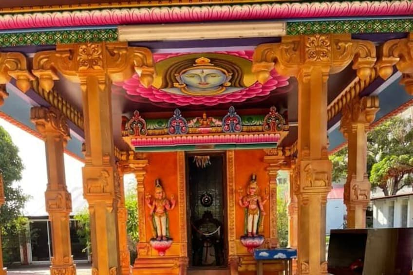 Guided tour of the Karly Hindu temple in Saint Pierre 2