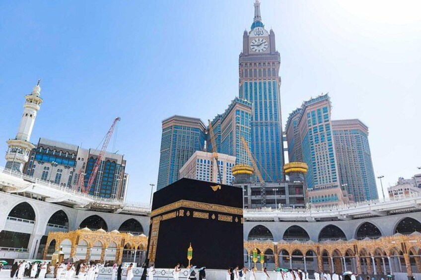 "Makkah Tour: Unveiling the Sacred Charms of Saudi Arabia's Iconic City" 1