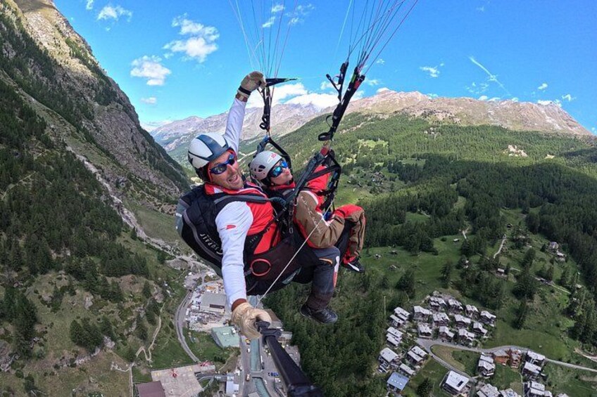 Panoramic Paragliding Flight in Zermatt Matterhorn (15-20min) 2