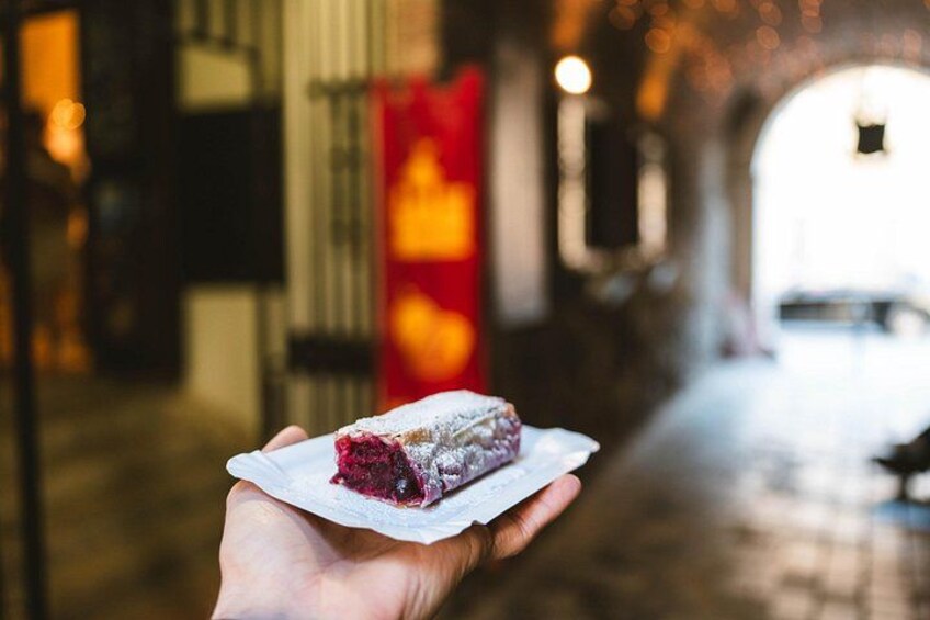 Let is taste with us the Hungarian traditional Strudle on our city tour! 4