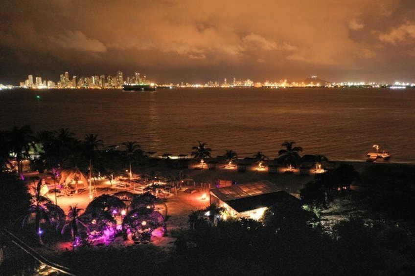 Private Island Dinner: Bonfire, DJ & Cartagena Skyline 3