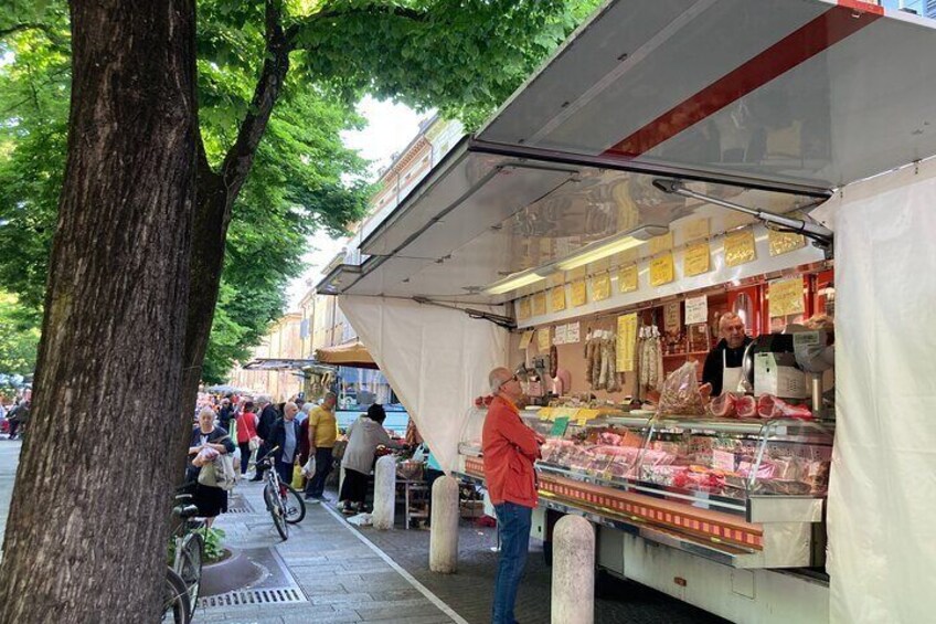 1 Hour Tour: Market and Street Food - the best of Parma