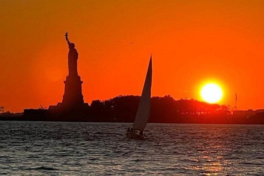 Private Sunset Sail of NYC Skyline and Statue of Liberty 1