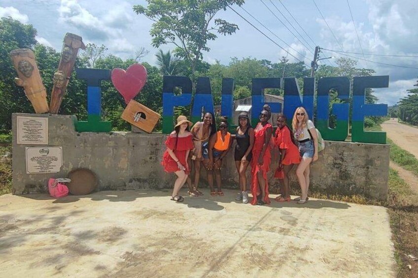 A group of people posing in front of a sign with the words 'I ♥ PALANCE' and various decorative elements. 4