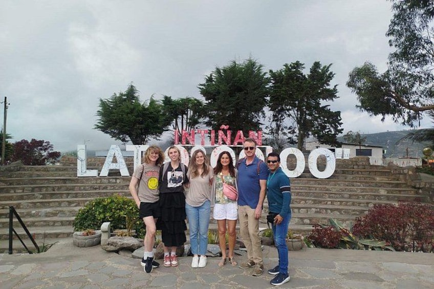 A group of people standing in front of a sign with the text 'INTEXAN LATINOOO.' 4