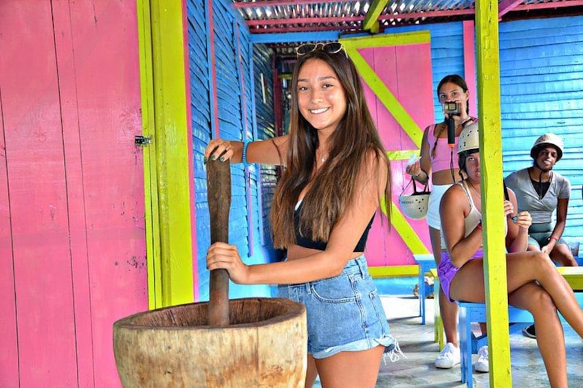 Typical Dominican Home and Coffee pounding 4
