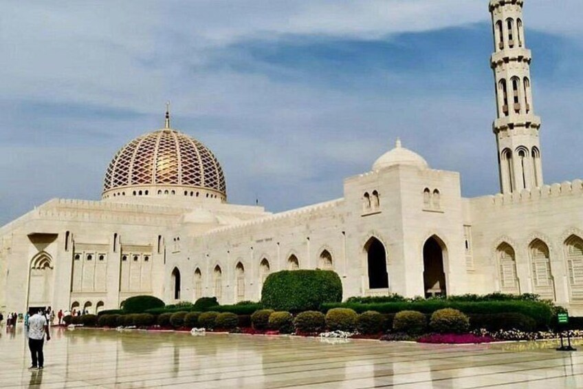 A large mosque with a prominent dome and minarets. 1