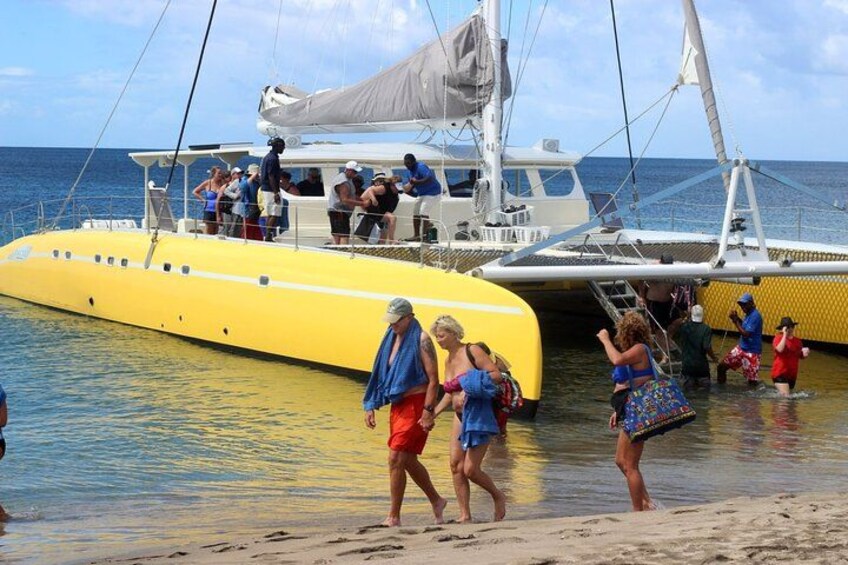 Arriving to Nevis beach with Blue. 2