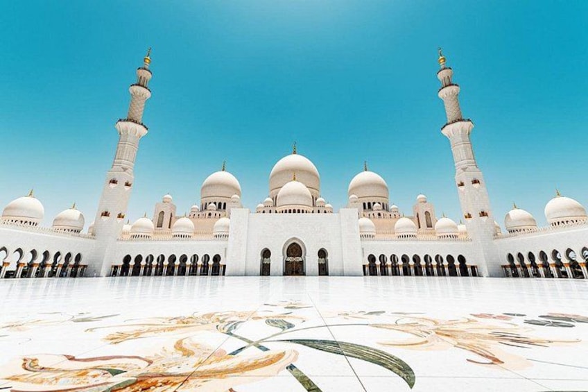 Iconic silhouette: The majestic Sheikh Zayed Mosque standing tall against the sky 2