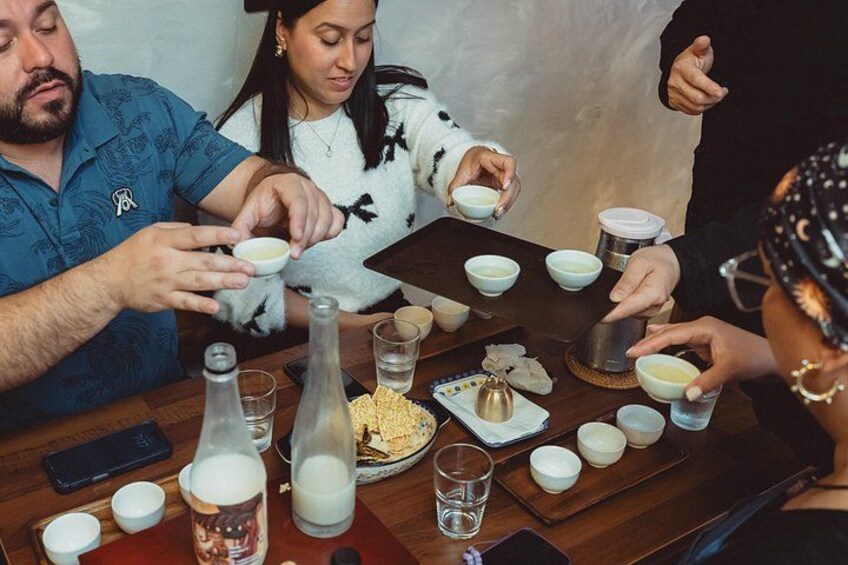 Traditional Soju Class and Makgeolli Tasting in Seoul 5