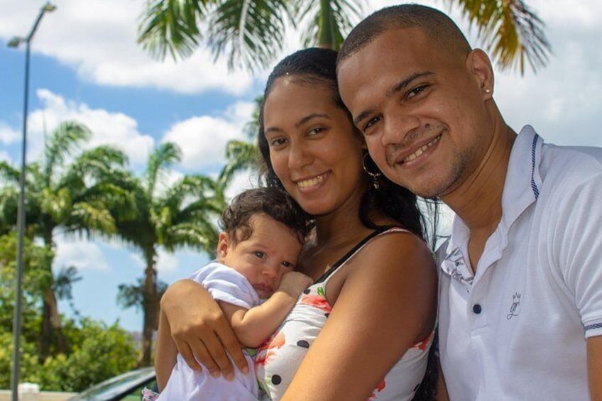 "Family of young people" - Praça do Bonfim 5