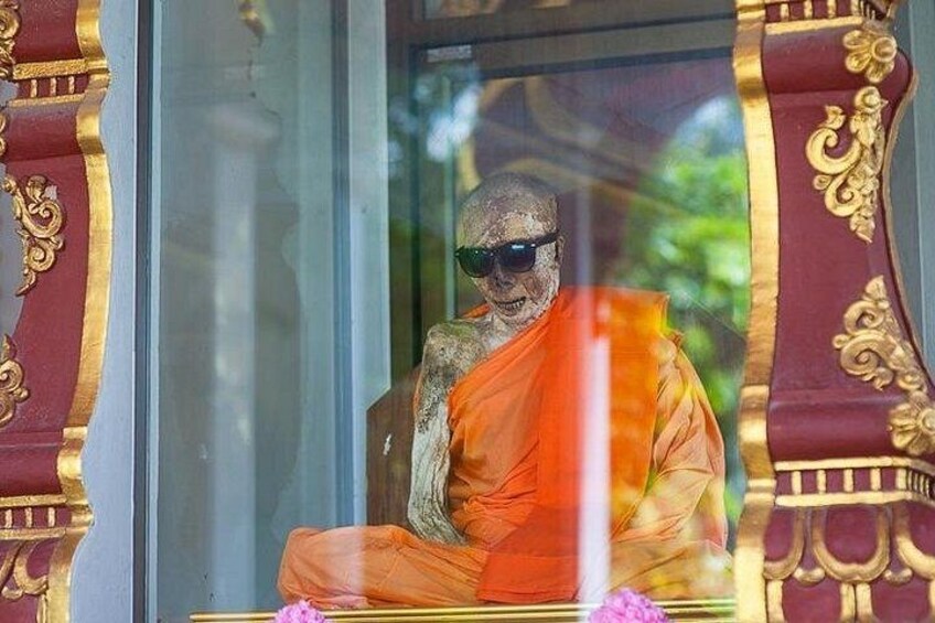 The mummified body of Loung Pordaeng is kept in a glass casket in a temple building in Wat Khunaram temple 4